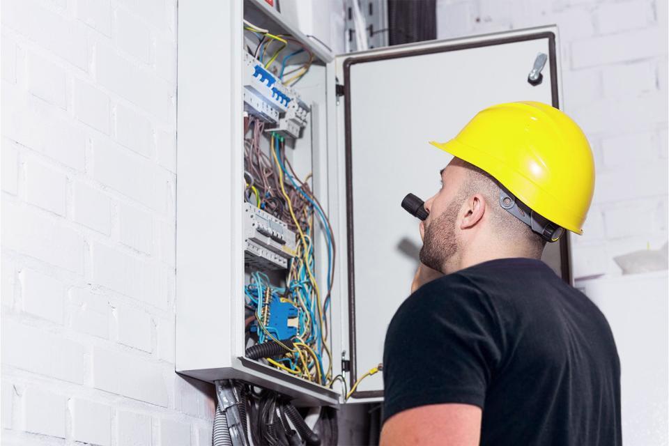 Best Electrician And Electric Services in Saint-Laurent