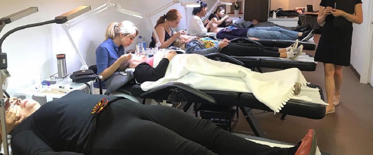 eyelash extensions school montreal